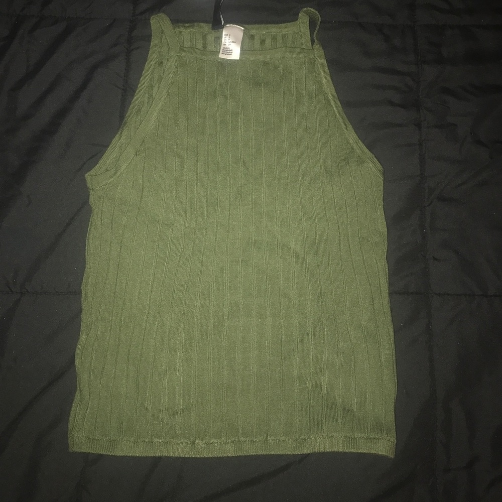 🆕🆕 H&M CROP TOP (c)